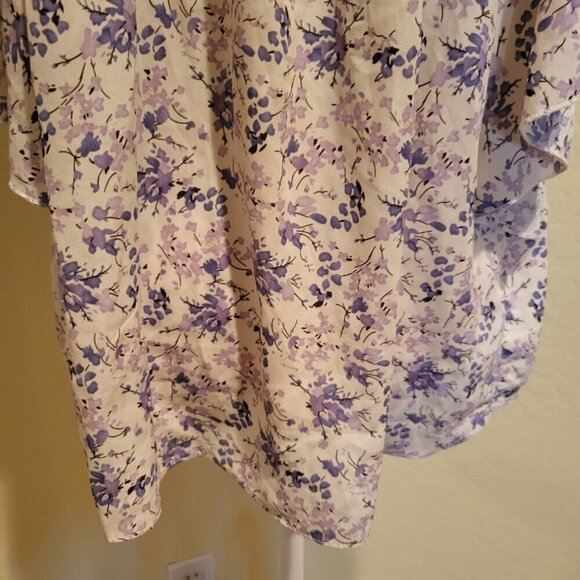 Bishop + Young Flutter sleeve Floral Blouse NWOT Size Small Cream/Blue - Picture 11 of 14